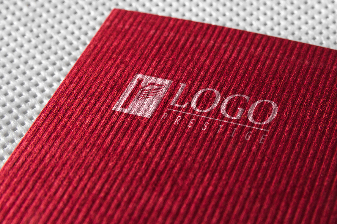 logo prestige blanc fond rouge